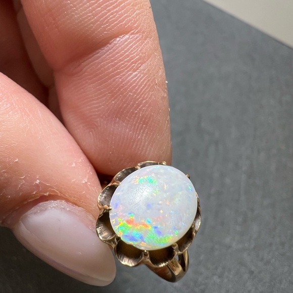 10K yellow gold and opal ring - Picture 14 of 15